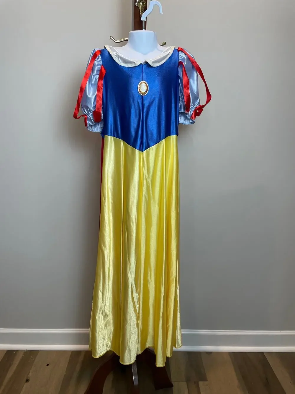 Disney Snow White Blue Gold Dress Red Cape Kids Size 7 to 8 New Without Tag
